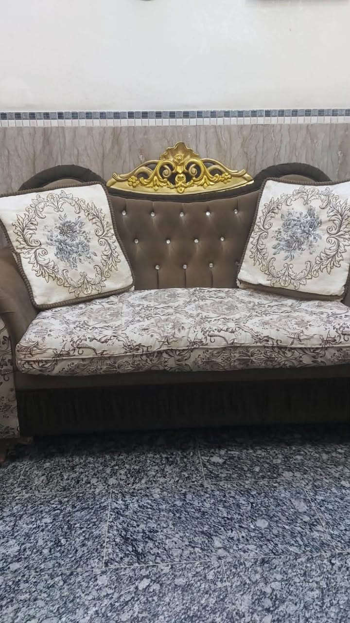 السلام عليكم 
تخم 7مقاعد للبيع مع طبلات السعر 350الف دينار المكان بغداد الجديده ***********

