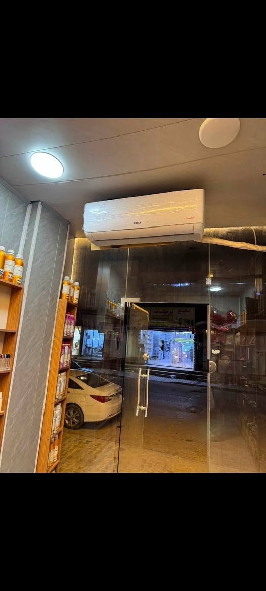 محل عطور وساعات وهدايه لبيع عدم تفرغ مكان نجف نصر شارع بانزين خانه محل جاهز مولده وطني ومنضومه طاقه سعر مليونين اجار المحل مناسب 100الف شهر *********** سبلت طن ونص جديد مبرده جديده مروحه محل جاهز
