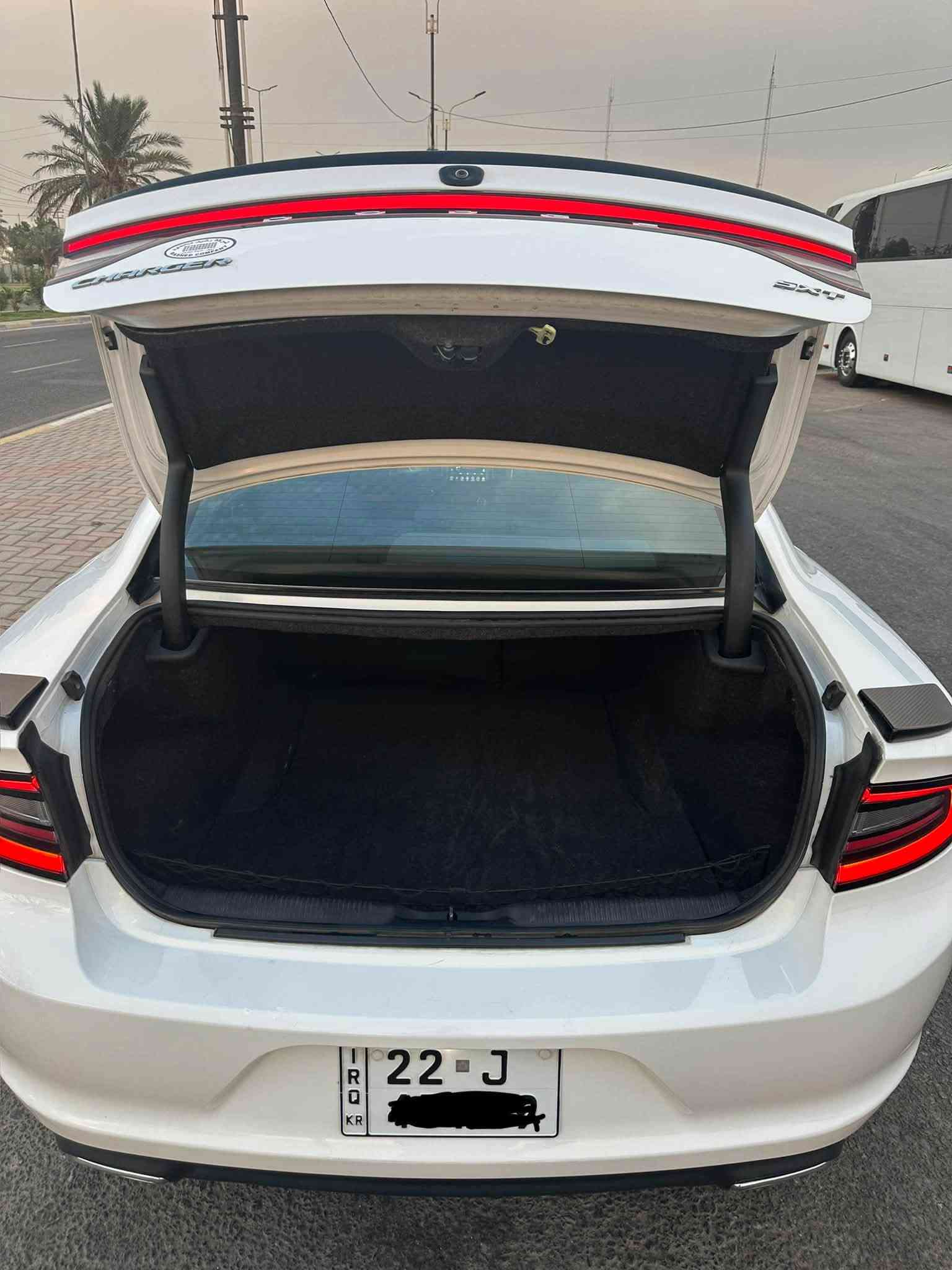 دودج جارجر • ٢٠١٧ • ٧٢٠٠٠ ميل