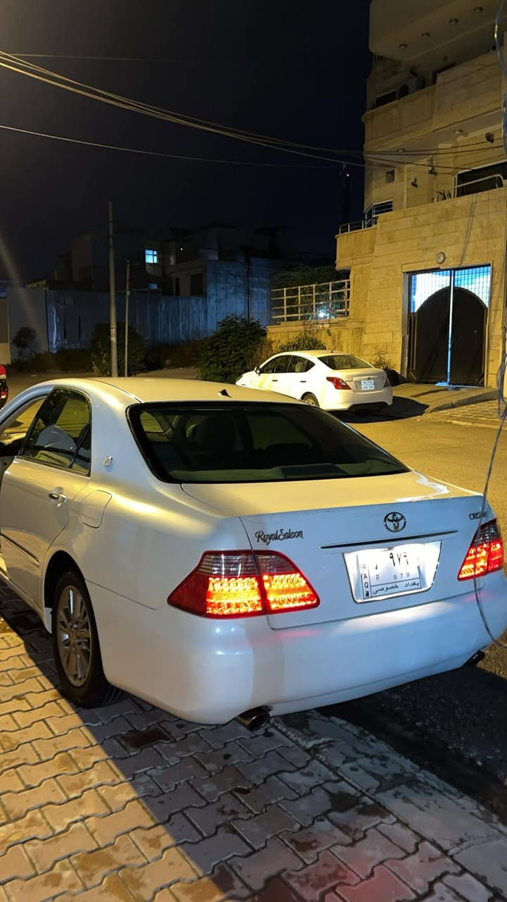 شاهينه ١٨٢ رؤيال بؤ فروشتن 
موديل ٢٠٠٨ دوو پارچه ي بوياخه بي ناو گرتن ٣ دووگمه ي ساج مه له كيوو په رده مشته ري تيل بكه كودي بؤكراوه به شه رتي كؤد ***********
