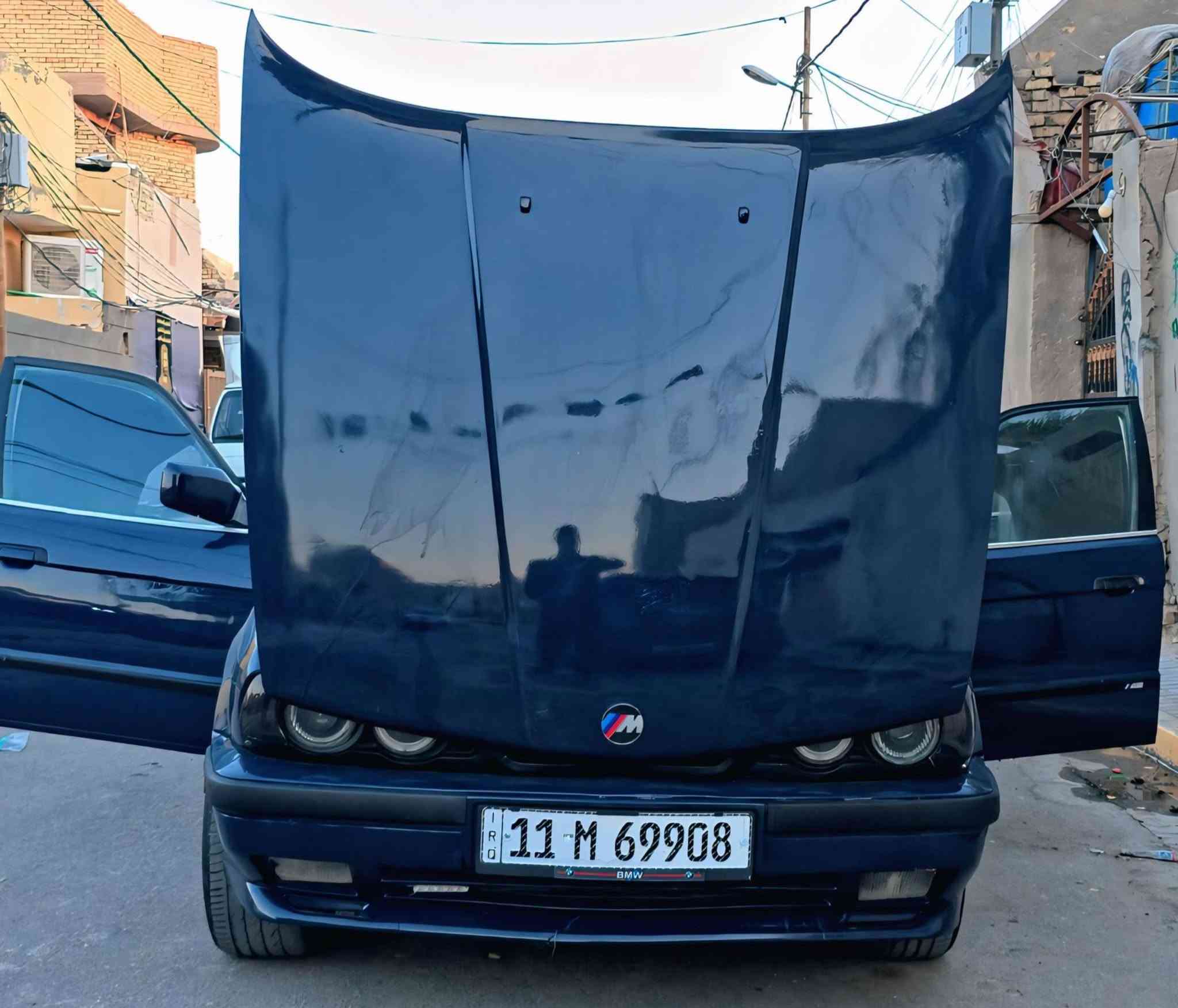 سلام عليكم BMW/525موديل 1990اصل بليته وسنويه وارد الماني فتحه سياره تعمير جديد مشتغله بيدي وخاسر عليه هواي سياره خير من الله كير محرك خير من الله التبريد عاطل لحد يسئلني عليه حداديه وره وكدام جديده كهربائيات كله شغال لايتات زينون لدات سوارات ويل هامان اصلي حجم 17 تو زايز سياره بأسمي سنويه لل 2029 هزته جديده لل27 ثانيوم احولك رقم بغداد 
مكاني ديوانيه السعر 40 
رقم ***********
