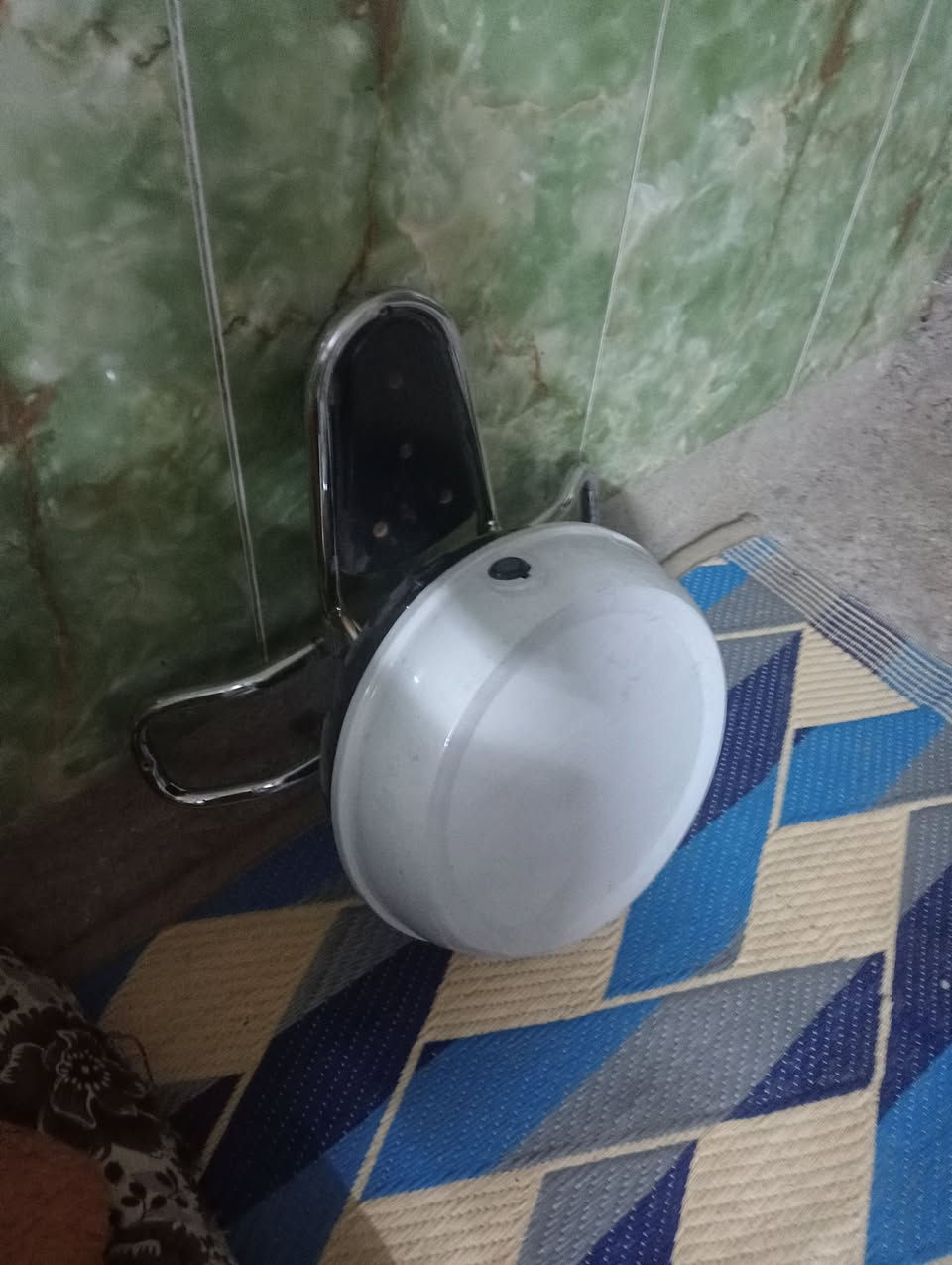 ***********السلام عليكم من رخصت مدير الكروب عندي جنطة بوليسي خلفيه المكان بغداد فضاء الزوراء طريق بعقوبه القديم
