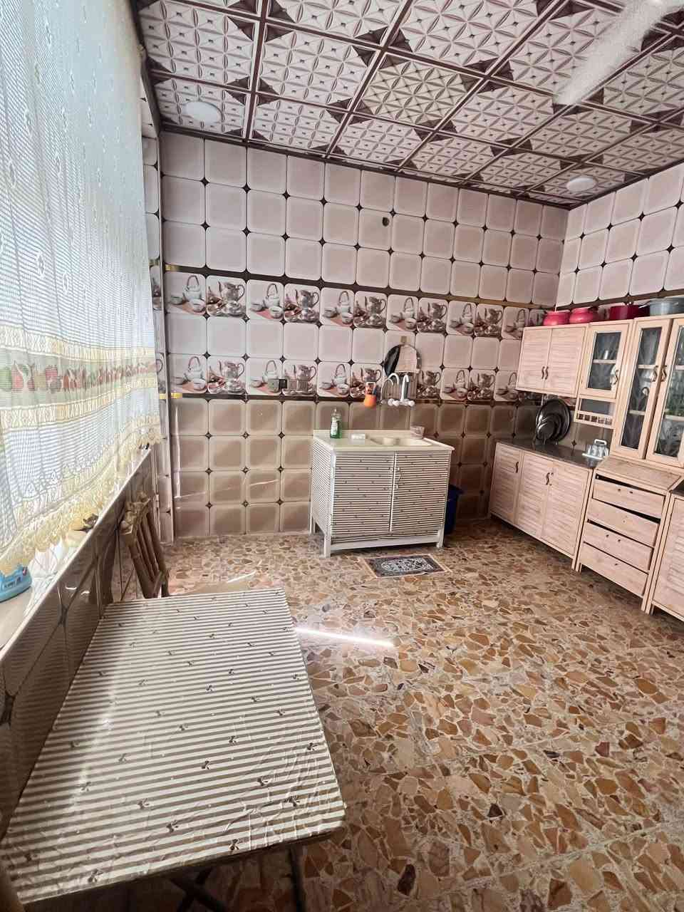 🏠 بيت للبيع - ركن مميز
📍 الموقع: في الخمسه دولم

* [طريق الدغاره]
* يبعد عن الشارع الرئيسي مسافة 200 متر فقط.

📄 السند القانوني:

* طابو صرف عثماني.

📐 المساحة والبناء:

* مساحة البيت: 260 متر مربع.
* نوع البناء: كونكريت (صب مسلح).
* التصميم: بيت ركن.

🛌 التفاصيل الداخلية والخارجية:

* الغرف: 4 غرف نوم (2 في الطابق الأرضي + 2 في الطابق العلوي).
* المرافق الأخرى: صالة واسعة.
* المطبخ:  (حار + بارد).
* الحمامات: مجموعات صحية داخلية وخارجية.

📞 للتواصل والاستفسار:صاحب العقار: ***********

* * أو المراسلة عبر الواتساب مباشرة.: [ ***********]
