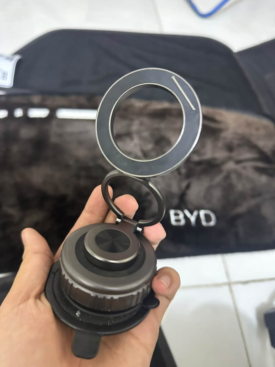 غراض BYD للبيع جهاز بدون ايرث فرشه دشبول وشمسيات تضليل مال جام وجامه خلفيه وستاند تليفون متحرك سعرهن كلهن ب50 الف رقمي ***********
