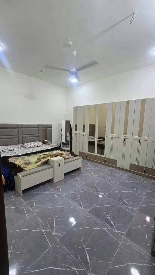 بيت للبيع
المساحه : 200 م زراعي كونكريت مساح 
الموقع: حي الجامعة مجاور حيدر ابن حجي هندي 
بناء جديد + جاري العمل بالواجهه
محتويات البناء ( غرف نوم 2 + مطبخ حار وبارد + استقبال + صاله + صحيات داخليه وخارجيه + مخزن مع البيتونه 
خدمات كامله الاستفسار تصال ‏‪***********
 @اللجميع
