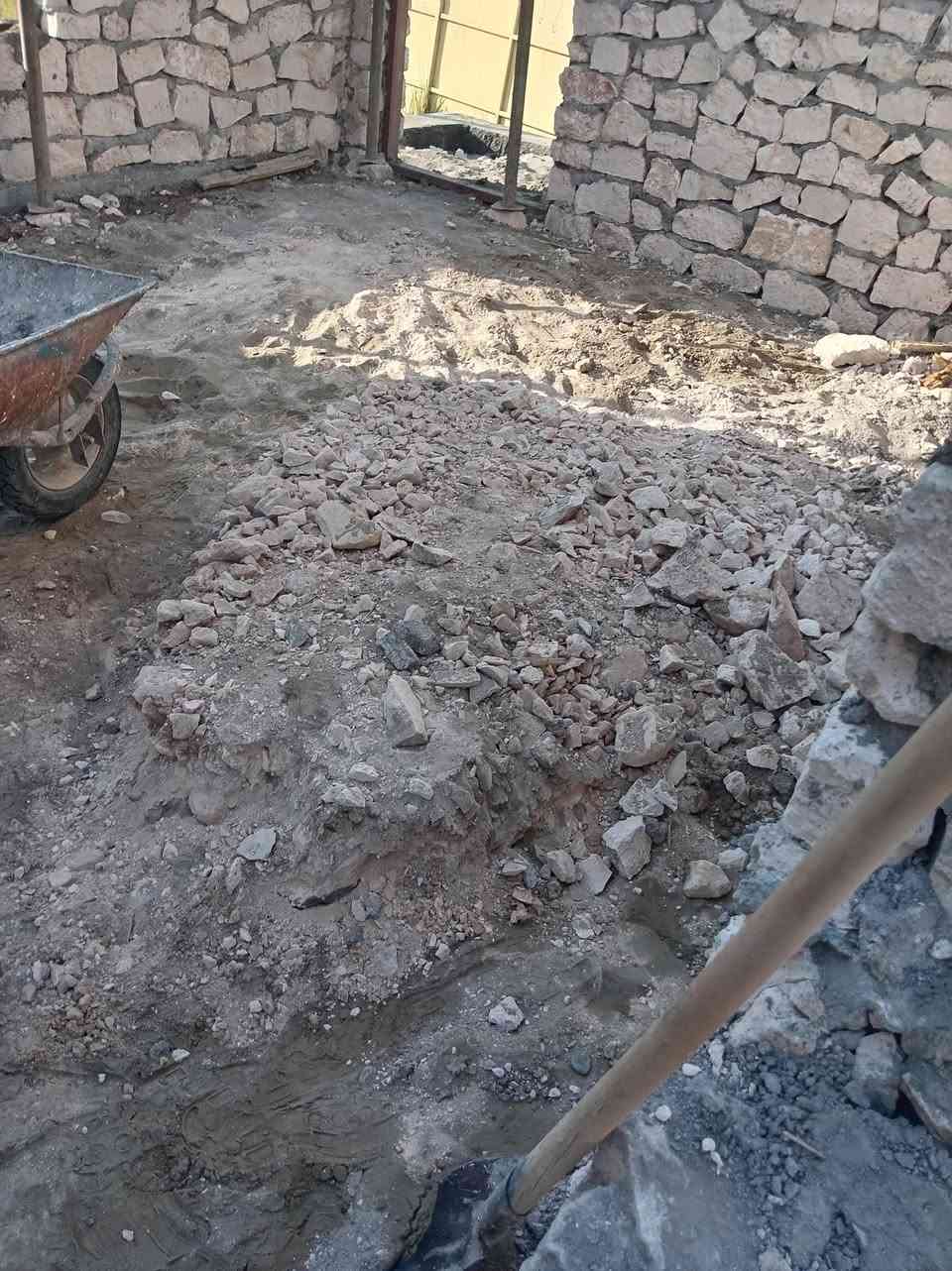 سلام عليكم  / يوجد كادر عمل جاهز/ تصعيد مواد/ تنضيف بيوت/ تفليش/ تكشيط/ تنضيف حدائق/ دفن نهري  / شقلنه ليل ونهار   /ومعداتنه جاهز/ ماعليك بس تصال على رقم  /    ***********
