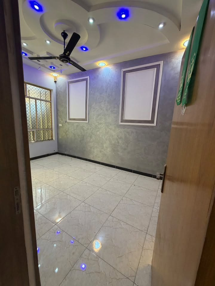 السلام عليكم 
بيت للبيع  في منطقة البلديات 
مساحة ١٠٠ متر طابو صرف ثلاث طوابق
محد ساكن بي ابد نظيفف كلشش
نقص البيت فقط الواجهه ومحجر الدرج
بناء درجة اولى
وكل تفاصيل موجودة داخل الصور 
وللاستفسار اكثر 
تواصل على الرقم 

***********
