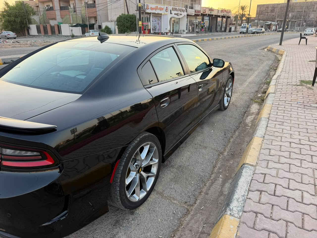السلام عليكم
جارجر موديل 2023 GT
لون اسود 
رقم بغداد بسمي استخدام شخصي 
ماشيه 78ميل 
اني المستورده السياره بيه قطعتين ومبدلات نفس اللون وصور حادثه بلمنشور السياره جاهزه من كلشي ا
رقم الهاتف ***********
السعر 240 وبيها مجال 
مكان بغداد
