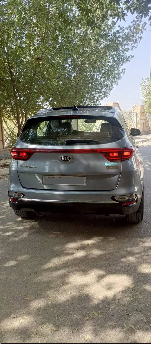 سبورتج 21 خليجي رقم اربيل الدولي فول مواصفات عدة البصمة سيارة كفالة عدة الجاملغ الامامي وقليل بالباب بدون دواخل نهائيآ 
مواصفات:: بانوراما تحكم ستيرن كامل 3 وضعيات قيادة قطعتين تبريد اشاير بالمري ويل كب كروم شاشة كبيرة كامرة دوارة حساس امامي خلفي بك لايت LED لايت منضومة كاملة زنون داخل لونين مكينة 2000 دوش وبعد بيها هواي مواصفات معروفة 
سعر 185$ قابل للتوافض مكانها واسط العزيزية 
***********

