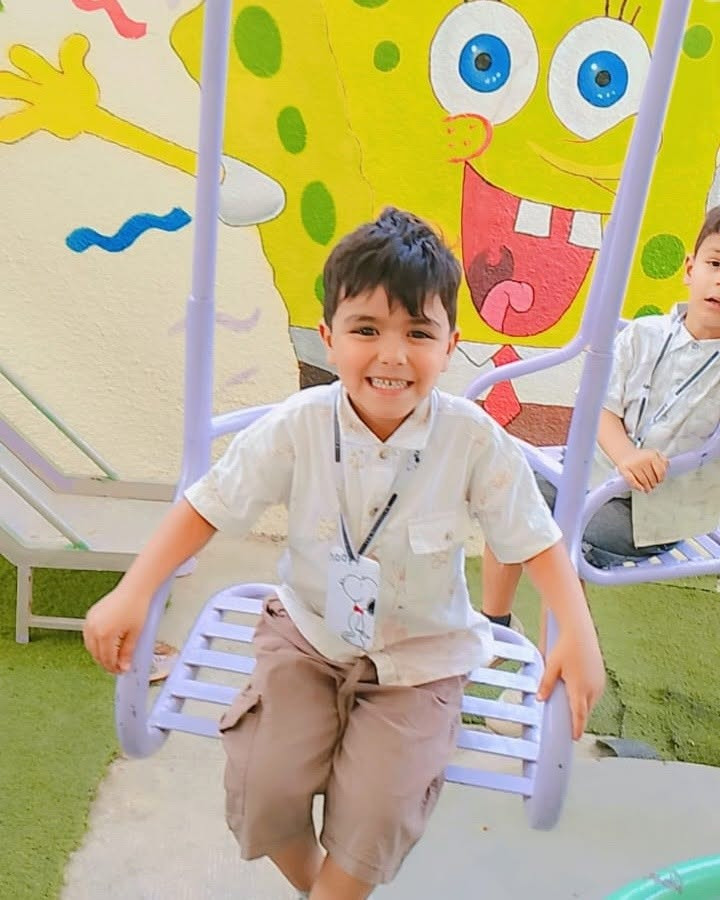 روضة جنة كربلاء الأهلية النموذجية 🌸
✨ بيئة تربوية آمنة ومحبة
📚 تعليم حديث بأسلوب ممتع ومميز
👧🏻 نهتم بطفلكم ونرعى خطواته الأولى بكل حب
🎒 الزي المدرسي مجاني
📖 تعليم رصين وبرامج تعليمية وترفيهية متنوعة
📍 كربلاء المقدسة – حي الموظفين
مقابل مجمع أطباء العيون
📞 للتسجيل والاستفسار:
***********

نص مكتوب في الصور:
- TikTok Lite
- @useradynfxz4ag
- أولياء أمور أطفالنا الأعزاء ، غدًا نلتقي في أول يوم دراسي ونستقبل أطفالنا الأحبة بحفلة ترحيبية مميزة الزي المدرسي مجانًا الكتب المنهجية متوفرة جهزوا أطفالكم ولبسوهم بشكل مرتب .. ولا تغيبوا روضة جنة كربلاء
