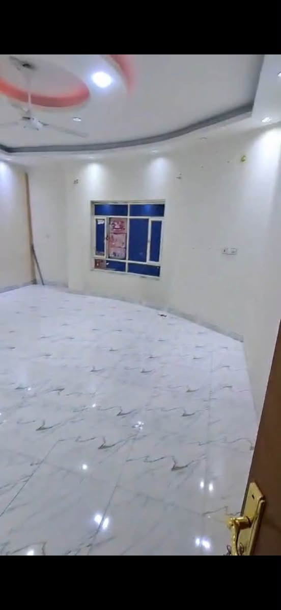 بيت للايجار في دور الظباط ديلوكس طابقين يصلح سكني وتجاري
بيت للإيجار في دور الظباط
فرصة مميزة للإيجار في موقع حيوي جداً، مناسب للسكن أو للاستخدام التجاري، مع توفر قطعة أرض فارغة مجاورة للبيت مخصصة لوقوف السيارات.
تفاصيل العقار: اربع غرف نوم
• يتكون من طابقين
• الطابق الأرضي: مطبخ، غرفة استقبال، وغرفة نوم
• الطابق الأول: 3 غرف نوم وصحيات
إيجار السكن: مليون وربع
الإيجار التجاري: مليون ونصف
للاستفسار والتواصل: ***********
عقارات المصطفى الخضراء قرب اسواق عبدلله
