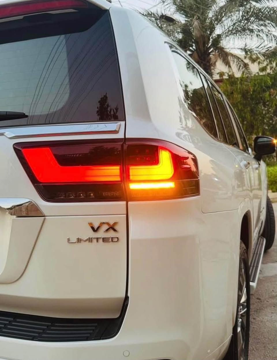 لاندكروزر 2024 VX ليمتد
واحدة من أنظف سيارات اللاندكروزر، على يد صاحبها من الزيرو، وحالتها على وضع الوكالة.

المواصفات:

- موديل 2024

- فئة VX ليمتد أصلية

- فل مواصفات

- محرك V6 سعة 4.0 لتر تنفس طبيعي

- ممشى 15 ألف كم فقط

- مرقم بغداد وباسمي

- ما زالت على وضع الفابلون والوكالة

- السيارة مكفولة وعلى وضع وكالة

- حتى الهوك ما مشدود

- عدة وكتلوكات وسماعات وأرضيات وملحقات كاملة وغير مستخدمة

- دفتر من شركة ساز

- تبديل زيت فقط بشركة   بنزين محسن

التجهيزات والمواصفات:

- دفع رباعي

- رادار أمامي وخلفي

- نظام منع التصادم الأمامي

- مراقبة النقطة العمياء بالمرايا

- مرايا قلاب كهربائية

- لايت أمامي ثلاث عدسات، يصعد وينزل

- ولد بشباك بلاد أصلي

- 4 كاميرات محيطية 360 درجة

- حساسات أمامية وخلفية

- كراسي أمامية وخلفية كهربائية

- مقاعد تدفئة وتبريد

- ذاكرة مقعد السائق

- شاشة أصلية كبيرة

- شاشات خلفية أصلية مع تطبيق

- سماعات JBL

- صاج

- ثلاجة

- مودات قيادة

- شاحن لاسلكي

- تشغيل عن بعد

- نظام ترحيب

- صندوق خلفي كهربائي

- 7 مقاعد

- كراسي الصف الثالث كهربائية

- سبايدر خلفي

- شمعة خلفية

- مرايا داخلية تعتيم أوتوماتيكي

- 5 بصمات ودخول ذكي

- تشغيل بصمة

- سايد بريك بصمة

- أوتو هولد

- Apple CarPlay

- تبريد خلفي مع تحكم مناخي

- إنارة داخلية ومحيطية

- عتبات أبواب أمامية وخلفية مضيئة

- نظام إلغاء الضوضاء

- نظام تعليق هوائي

- فرامل وقوف ذاتية

- تحذير مغادرة المسار

- حساس مطر

- مواصفات وتجهيزات عديدة أخرى

السيارة معتنى بها بشكل ممتاز وحالتها قريبة جداً من الزيرو.

الموقع: بغداد، الكرخ، شهداء السيدية

الفحص مفتوح للجاد، والسيارة تفحص بأي مكان يختاره المشتري.

رقم صاحب السيارة: ***********

السعر 🟩745ورقة
