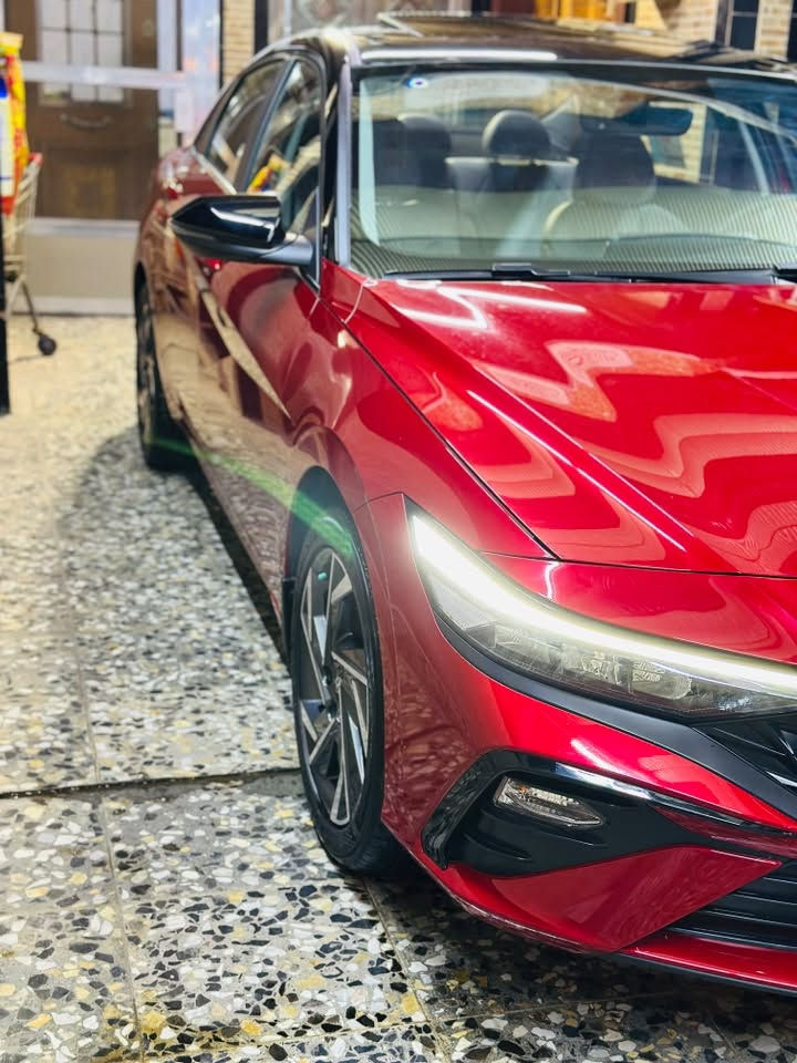 🔴✨ للبيع | هيونداي إلنترا 2026 🔥
🇰🇷 خليجي | فل مواصفات | تو كولر ❤️

📍 رقم بغداد | الممشى 11,000 كم فقط

🔹 المحرك والأداء:

▪️ 4 سلندر – 2000cc

▪️ تنفس طبيعي

▪️ ناقل حركة أوتوماتيك

▪️ دفع أمامي

▪️ صرفية اقتصادية وأداء سلس

🔹 المواصفات الخارجية:

🔸 لون أحمر تو كولر ❤️

🔸 ويل كب ألمنيوم

🔸 أضواء أمامية وخلفية LED

🔸 فتحة سقف

🔸 دخول بصمة وتشغيل عن بُعد

🔹 المواصفات الداخلية – أبيض ملكي 🤍

✨ داخلية جلد أبيض ملكي فخمة

✨ كشنات كهرباء وتبريد

✨ تبريد قطعتين للمقاعد الأمامية ❄️

✨ إنارة داخلية محيطية متغيرة الألوان 🌈

✨ تحكم ستيرن جهتين

✨ شفتات ستيرن

✨ شاشة وسطية + عدادات ديجيتال

✨ Apple CarPlay & Android Auto

✨ شاحن لاسلكي

🔹 أنظمة الأمان:

🛡️ حساسات أمامية وخلفية

🛡️ كاميرا خلفية

❤️‍🔥 لون مميز، داخلية ملكية، ومواصفات تجمع الفخامة والراحة.

💰 السعر: [187$]

📲 للاستفسار والتواصل ***********

المكان / بغداد

