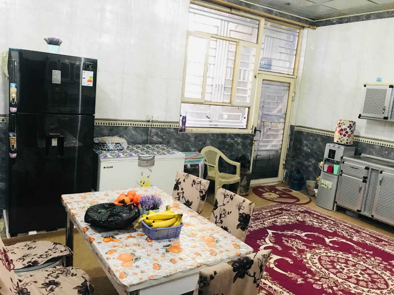 بيت 200 متر طابقين للبيع
كربلاء البوبيات عمود 55 
يحتوي الطابق الاول  ع كراج سيارة وغرفة وصالة ومنور عدد 2 صحيات عدد2 واستقبال وكندور ومطبخ حار وبارد 
الطابق الثاني يحتوي ع مطبخ بسيط وصحيات وغرف واسعه عدد 2 وصاله واسعه وبلكونه ع كل الغرفتين وسطح ناصي وعالي 
ماء مجاري كهرباء متوفر يبعد عن الامام كيلوين 
يبعد عن الشارع البوبيات 250 متر 
سعر 160  ***********
