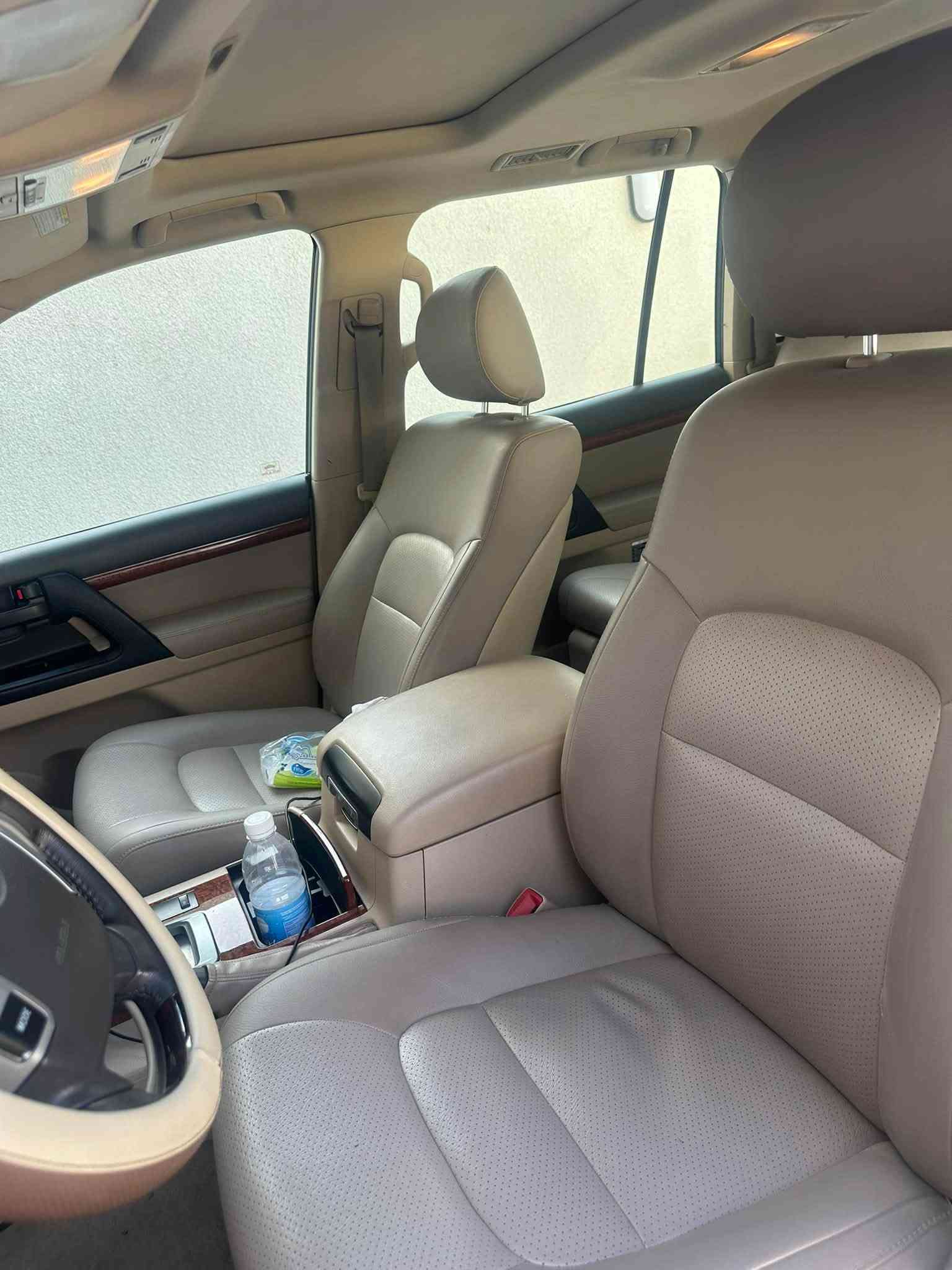 السلام عليكم
للبيع لاندكروز موديل 12 خليجي  G X R v6 

فول مواصفات 
تحكم ستيرن 
كشنات جلد
داخل بيجي ملكي
بصمة 
ثلاجة
سلايت 
جام اوتو
لايت زنون 
كشن كهرباء 
تخم تاير وتخم دسك جديد 
صدر اماي خلفي جديد 
تبريد ثلج 
السيارة بحالة الوكالة كتلوكات الشركة بيهة موجودة
ماشية 130 حقيقي
السعر 340
للأستفسار اكثر رقمي ***********
