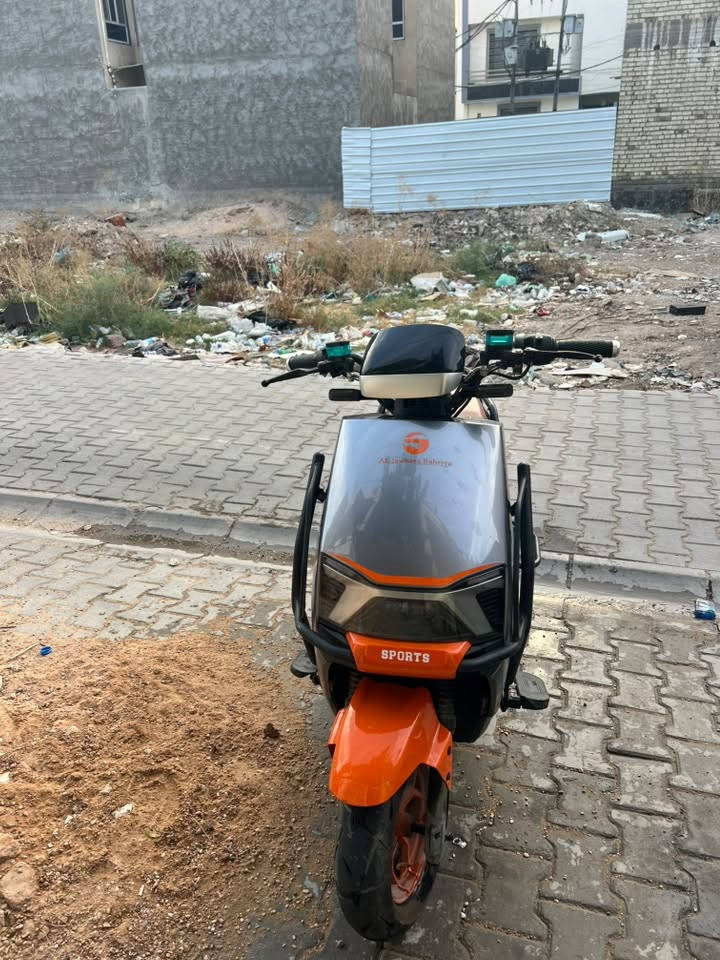 السلام عليكم دراجه شحن جوهره البحر سرعه 100  بطاريات ليثيوم عدد 6 نضيفه مستعمله قليل صارلهه 7 اشهر عندي كهربائياتهه شغاله تشتغل سويج و كارت السعر 500 و بيهه مجال المكان بغداد الكاظميه ساحه عدن للتواصل ***********
