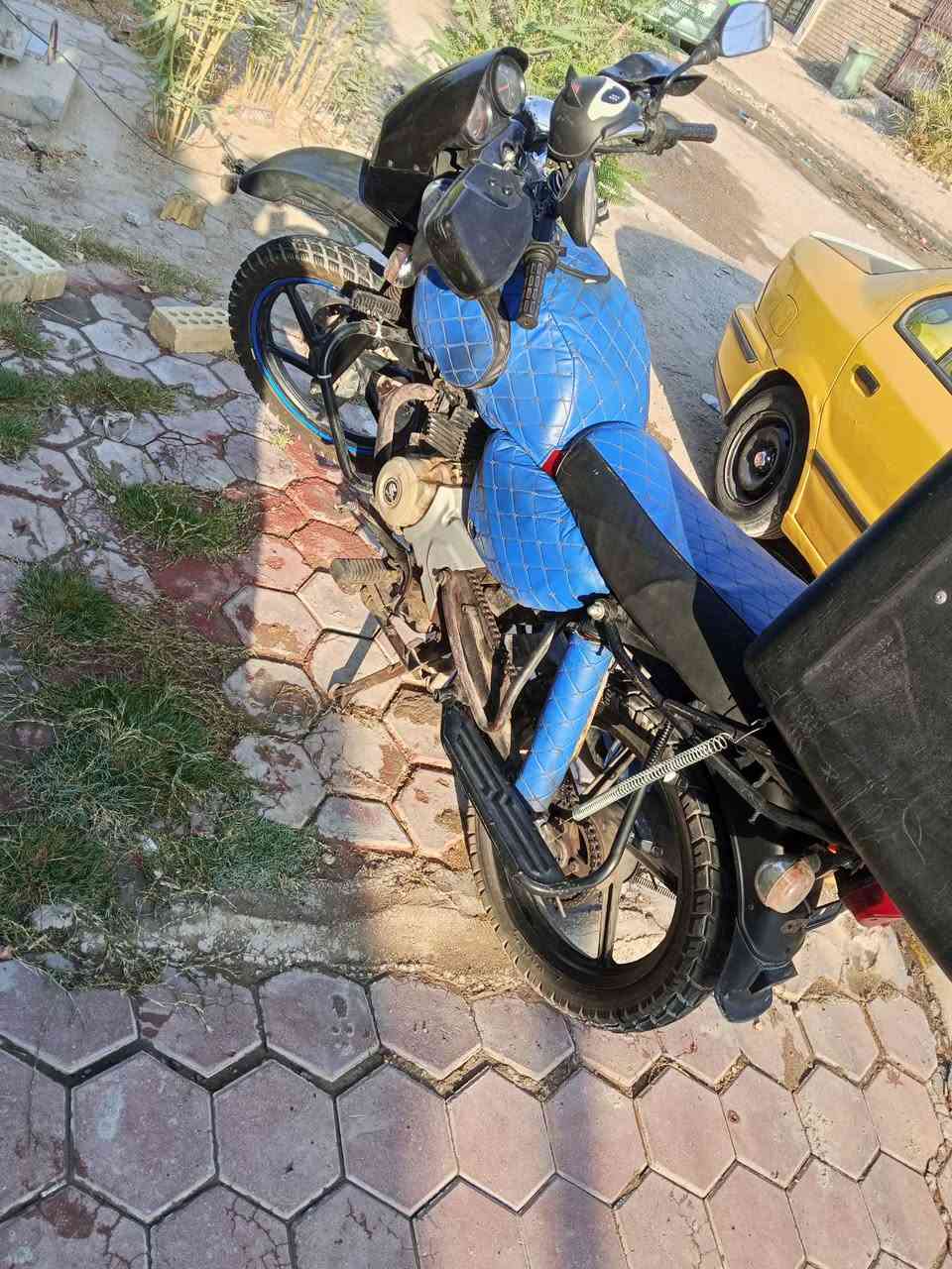 السلام عليكم
دراجه بوكسر للبيع موديل 2020 أوراق 
الدراجه كامله كلشي ما ينقصها تشغل هندر وسلف والمكينه  خير من الله بس بيها ملاحضه الشاصي من يم الركبه طاك وملحوم لحيم مضبوط كلشي ماعليها اني اشتغل بيها بغداد صار 4 أشهر ولحد هسه سبب البيع اريد اشتري غيرها 
العنوان المحموديه 
رقم الهاتف *********** واتساب
السعر 850 وبيها مجادراجه
