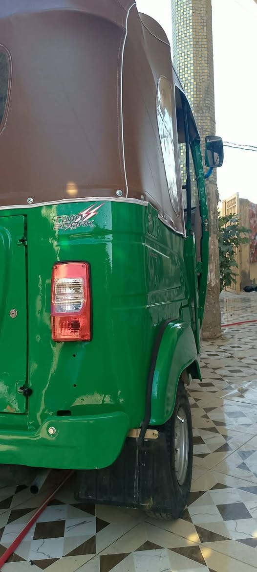 سلام عليكم تكتك بجاج 2021 اوراق مصبوغ عام جماليه تكتك خير من الله كبل للشارع ماتحتاج اي شي السعر 6500تكتك احله من الصوره 
***********
