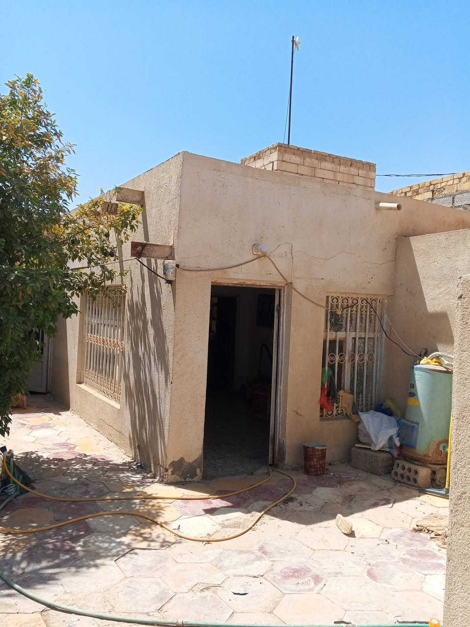 السلام عليكم ورحمه الله وبركاته
بيت زراعي للبيع في الدغاره حي الشرطه خلف المحطه الجديده 
مساحه البيت 450 متر محتويات البيت 3 غرف نوم وصالتين والاستقبال معزول 10طول وعرض 5 البيت بحاله ممتازه لكن يحتاج إلى بعض الترميم السعر 75 مليون وبي مجال للتفاوض 

ملاحظه البيت بدون سطح 

للاستفسار الاتصال بالرقم 
***********
