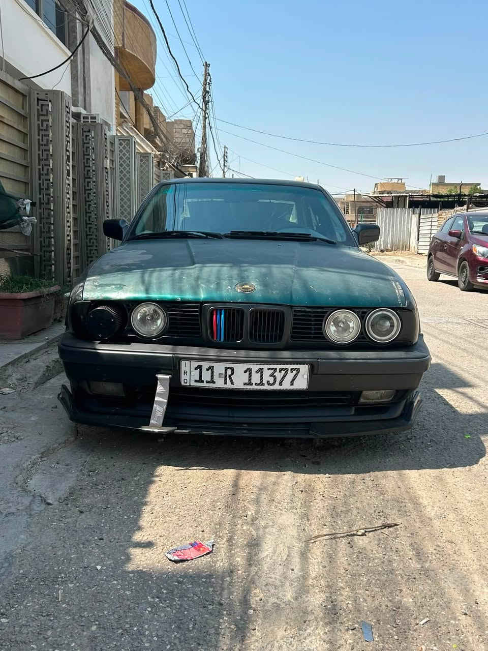 اول شي سياره جوه نعال اصغر واحد بيكم 
520i
520 اصل عليها مكينه 25 فل اوتوماتي
فتحه كشنات جلد فول مواصفات السياره فتحه جلد تحكم كهرباء جام مرايات المواصفات الفول 
مكان بغداد *********** 
لا حادث لا خياس لا نقوصات 
فقط سبير مبيها فقط هذا نقصها 
غير نقص اني تاخذه مني  
سياره مبينه التعبانه ومبينه الي بس نصبتها تسولف
البنيد بدلته لان بنيدها جوارين الشرفاء وكعو عليه بلوكه من حايطهم وموجود البنيد عندي بلبيب 
سعرها 45 وبيها مجال للشراي
