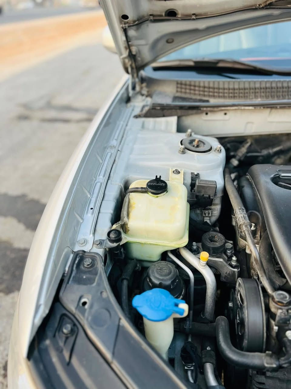 السلام عليكم
​للبيع 🚗
​هيونداي سوناتا موديل 2008
​المواصفات: وارد خليجي، فول مواصفات، فتحة سقف (تنتة)، ويل 17، تبريد ثلج ❄️ محرك ٢٤٠٠ دوش .
​المحرك والكير: محرك وكير بلادي بحالة ممتازة.
 رقم أنبار ألماني (إنجليزي) باسمي وتحويل مباشر.
​ مكفولة كفالة عامة، خالية من قطرة الصبغ، وتوجد طخات بسيطة موضحّة في الصور.
​ صدر حدادية كله جديد.
​السعر: 110
​المكان: بغداد.
​رقم الاتصال: ***********.
ملاحظة 
السيارة مال جناي
