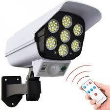 مصباحاً ضوئياً شمسياً مزوداً بحساس حركة (Motion Sensor Solar Light) بتصميم شبيه بكاميرات المراقبة.مميزات وخصائص المصباح المذكورة على العلبة:حساس حركة وليلي (PIR): مدمج للكشف عن الحركة ليلاً.3 وضعيات للتشغيل:إضاءة كاملة عند استشعار الحركة وتنطفئ بعد 20-30 ثانية.إضاءة خافتة تتحول إلى إضاءة ساطعة عند استشعار الحركة.إضاءة منخفضة ومستمرة بغض النظر عن وجود حركة.مقاوم للماء (IP65): مناسب لجميع ظروف الطقس القاسية والأماكن الخارجية.   السعر 11,000 . لتواصل.     ***********

نص مكتوب في الصور:
- 11,000 لسعر
- HOMEHOP It's not a camera Solar Dummy Camera Light