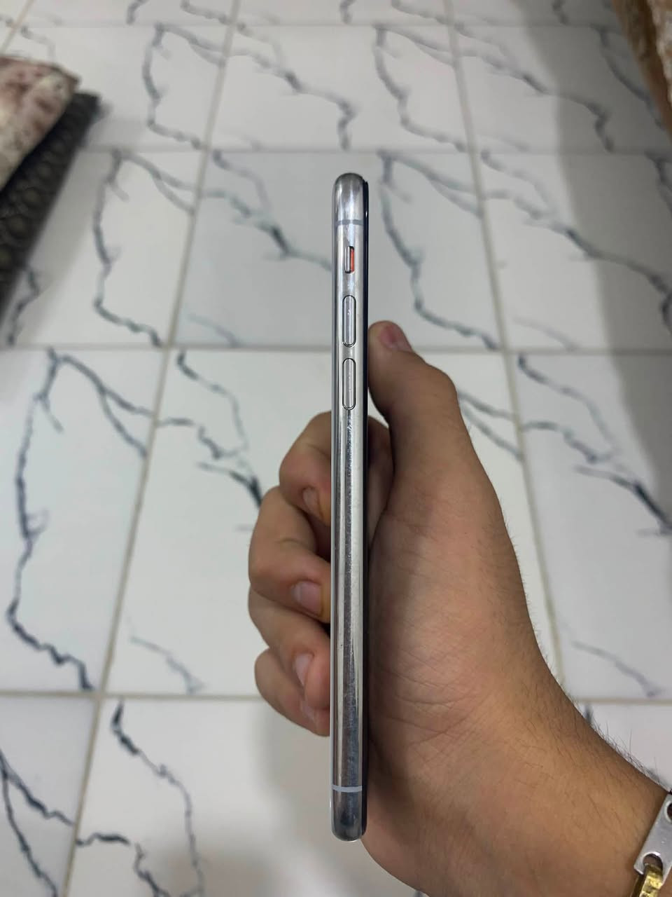 سلام عليكم ايفونx للبيع ذاكرته 64بطاريته69 جهاز يخبل ونضيف جهاز مفتوح على گد تنضيف الكامره الأماميه فقط فقطط نضام M السعر 125 وبي مجال للاتصال هـ:*********** المكان بغداد جزيره بغداد السياحيه
