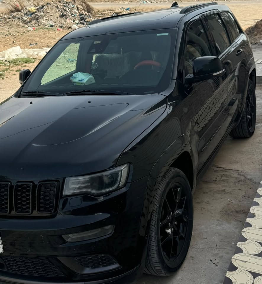 جيب شيروكي S ٢٠٢٠ خليجي  رقم بغداد فول مواصفات رادار امامي ماشية ١٣٠ الف كيلو السونار مع صور السيارة موجود للاستفسار الاتصال على الرقم ***********
