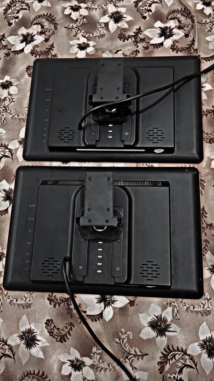 * 📺 شاشتين للسيارة / Headrest Monitors
* 🔌 HD IN
* 🔌 HD OUT
* 💾 USB
* 💾 TF Card
* 🎧 مدخل سماعة
* 🔋 مدخل DC للطاقة
* 🔧 قواعد تثبيت خلفية قابلة للتركيب
* 🔊 سماعات مدمجة بالخلف
* الشاشتين نظاف جداً
السعر 350 الف بيها مجال بسيط

‭***********‬
