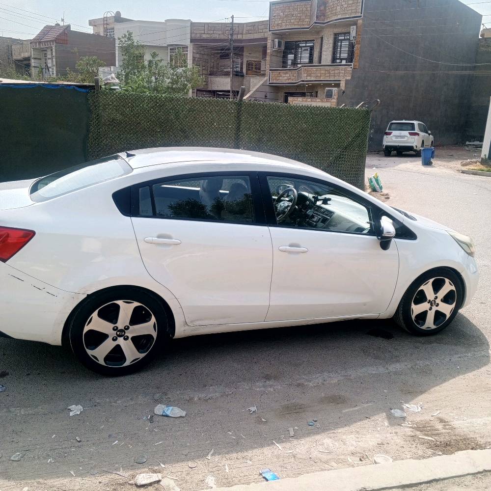للبيع كيا ريو خليجي موديل 2014 رقم بغداد باسمي 
محرك 1600 دوش دبل قطرة 
ويل كب فراشة حجم 17
مراة شفط اشارة بلمراة
تحكمات ستيرن حاكية 
السيارة بدون صبغ بيها شخط باب الخلفي ورصعة بلجاملغ ملاحضات بسيطة 
ماشية 96كم 
***********
سعرها90ورقة وبيها مجال للشراء الجاد