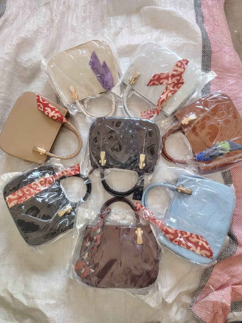 هلا بنوتات 💕✨
سويتلكم عرض كلش حلو على الجنط 👜😍
الجنطة بس 3 الاف 🔥
🔸 أقل طلب: 5 قطع

للطلب والاستفسار 📲
***********
