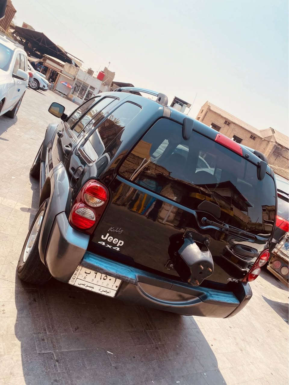 سلام عليكم 
جيب لبرتي ٢٠٠٦ مالت مزاد قبل سنله طلعتها من الميناء
وعلى ايدي السياره جديده بمعنى الكلمه شرط ترايها زيرو ماشيه ٣٧ الف زيرو 
محرك ٦ سلندر ٣٧٠٠ فور ويل ٤*٤
فول مواصفات فتحه سقف تحكمات ستيرن 
لايت زنون عالي ناصي 
تخم تايرات جدد توني شاده 
حداده على وضع الشركة 
باتري جديد 
تبريد شرط ثلج رقم بصره وبسمنه تحويل ثاني يوم 
السعر جدا مناسب بالنسبه لنضافتتها 
الشراي يتصل ونشالله بخدمته 
***********
مكاني البصره ابو الخصيب, البصرة
