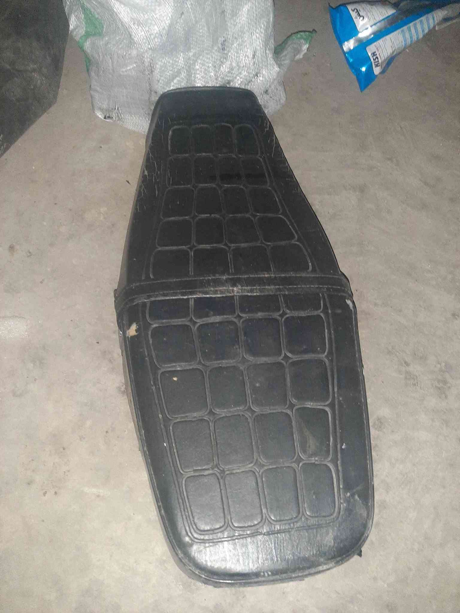قطع غيار • مباعة سوا • وزن ٥ كغ