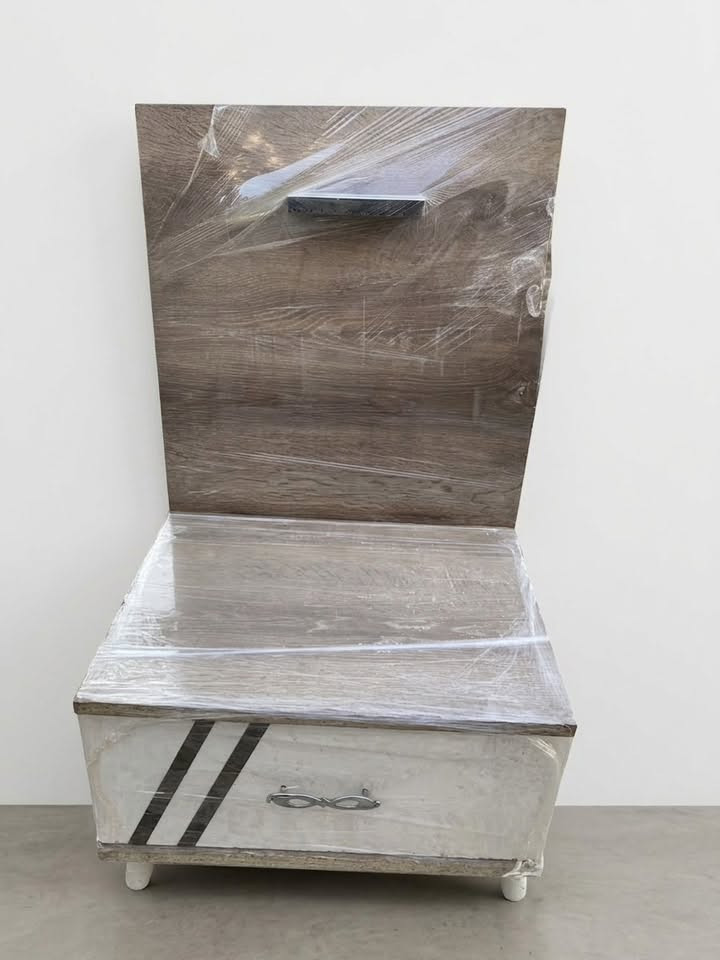 غرفه نوم تركيه مفصخه وكامله يعني بس تحملهن لا دوخ بنجار يفتح ولا شي جاهزه نضيفه كلش اخت لجديده     ( 4 قطع ) لكنتور بابين سلايت   رايدها ب350 وبيها مجال بسيط 
***********
