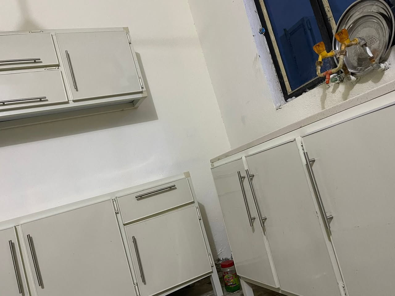 يالله 

للبيع كاونتر جديد بل جيس القياس متر ونص 
3 قطع كاونتر وملحق وسنك مرمر 
مستعجل على بيعتة بسبب عندي سفر 
الاتصال على هذا الرقم 
***********
