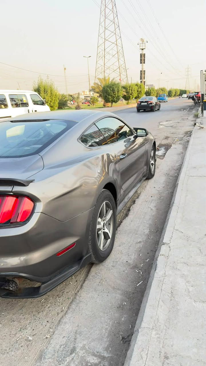 موستنك 2017 /3700/V6
ماشيه 155 الف كيلو متر 

الموصفات المعروفه 
تشغيل عن بعد عايها اكزوز بدون بوبابه
تبريد ثلج 
كير محرك مكفول 
لايت زنون متغير الاوان 
مصبوغه عام للجماليه 

حادث باب الي بصف السايق وبيها تعديل بالغد 
السعر 104 وبيها مجال 
للتواصل. *********** 
هذا مو سعرها بس مستعجل عله بيعتها
