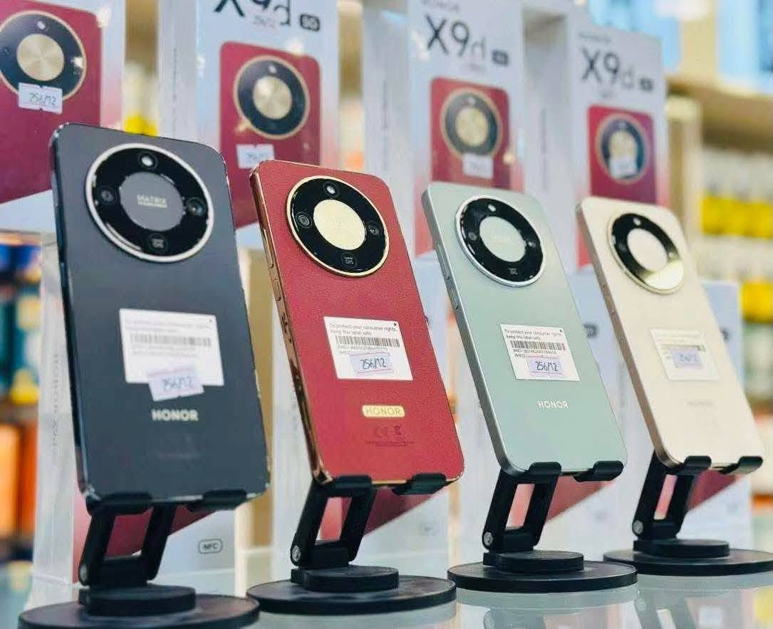 #مركزالباشا2للموبايل 📱
#متوفر 📣 في…….… #مركزالباشا2للموبايل💯
الجديد من #هونرX9d 
🚨الهاتف الاقوى من من أونر honor X9d مع أكبر بطارية بضمان الوكالة الرسمية مع الهدايا وضمان 180 يوم إضافي الشاشة ✅     
                 💪💪المواصفات :💪💪
🔹 الشاشة: AMOLED بحجم 6.79 بوصة، دقة 1200×2640 بكسل (FHD+)، تردد 120Hz، سطوع يصل إلى 6000 شمعة، تدعم HDR 🌟
🔹 المعالج: Snapdragon 6 Gen 4 (بدقة تصنيع 4 )
🔹 نظام التشغيل: Android 15 مع واجهة MagicOS 9 
🔹 الرام والتخزين: 12 جيجا رام مع خيارات 256GB / 51
🔹 الكاميرا الخلفية:
• رئيسية 108MP (فتحة عدسة f/1.8 – مثبت بصري OIS)
• عدسة عريضة 5MP (f/2.2)
• تصوير فيديو 4K@30fps و 1080p@30fps مع gyro-EIS 📸
🔹 الكاميرا الأمامية: 16MP (f/2.5) تدعم تصوير 1080p 
🔹 البطارية: 8300mAh بتقنية Silicon-Carbon 🔋
🔹 الشحن: 66W سلكي ⚡ / 7.5W عكسي 🔄
🔹 مقاومة الماء والغبار: IP68 / IP69K 💧
🔹 مقاوم للسقوط: حتى ارتفاع 2.5 متر 🛡️     
📱📱📱📱🔥🔥🔥📱📱📱📱
#مركزالباشا2للموبايل
جميع الأجهزة ضمان 🛡 لمدة سنة كاملة من الوكالات الرسمية (هارد وير 🔧 - سوفت وير💻 )
نحن مسؤولون عن جميع الأجهزة مع جميع الوكالات خلال فترة الضمان                        
‏                              ‎للاستفسار اكثر
📄 نستلم طلباتكم من خلال 👇🏼
📬 ارسال رسالة على الماسنجر او
☎️ الاتصال على احد الارقام من الساعة 🕛 10:00
صباحاً  الى الساعة 🕘 12:00 مساءً . 
للطلب وللاستفسار 🤔 الاتصال على الارقام :
📱*********** - ***********📱
- العنوان 🔍 : بغداد - الكريعات - مقابل مطعم نسيم دجلة 
📍متوفر خدمة توصيل الى كافة انحاء العراق 🇮🇶
التقسيط  : يمكنك الآن شراء مختلف المنتجات بالتقسيط المريح ، لحاملي بطاقة ماستر كارد الرافدين. 
#هونر #honor  #honrx9d @الجميع مركز الباشا2 للموبايل  HONOR Iraq اعلام منطقة الكريعات ‏
