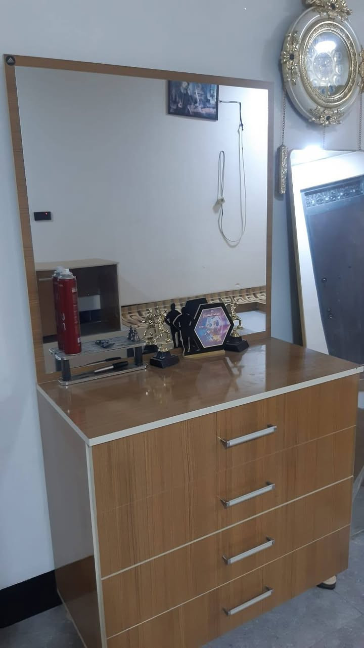 سلام عليكم غرفة مستعملة قليل بعدها جديدة *********** واتساب

