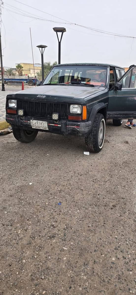 السلام عليكم  جيب شيروكي شخاطه موديل 93 
سياره اصوليه راعيها بالبصره
 
اذا اكو مراوس بسياره ادوات 

مكينه وكير 3000 سعرها ٢٨ وبيه مجال حك الجيه مكان السياره بصره 

موبايل.   ***********
