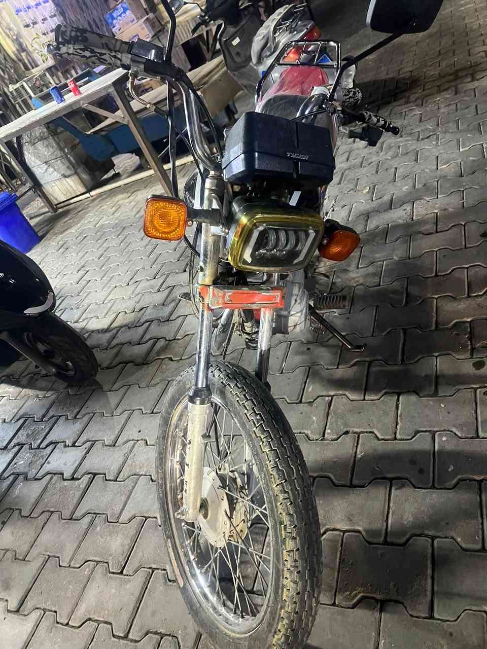 للبيع نكره سلف عنوان الاعظميه شراي يتصل السعر 450وبيها مجال ***********
