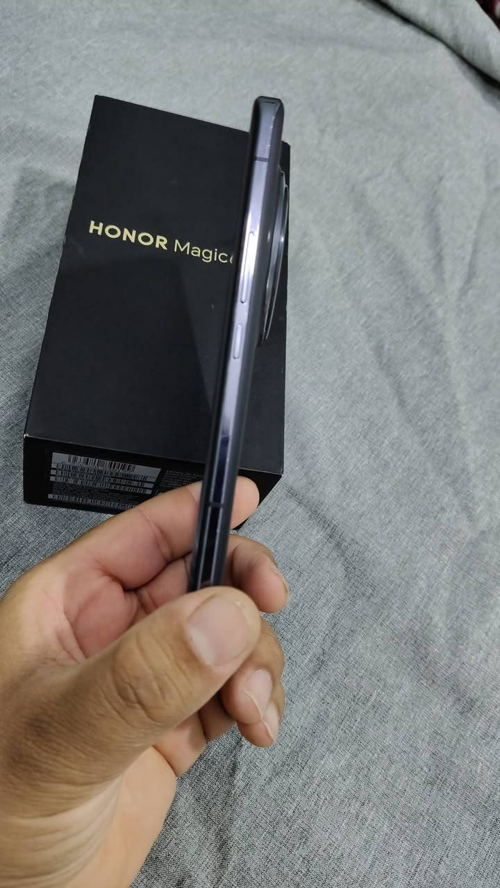 HONOR Magic 6  Pro
جهاز هونر ماجيك 6 برو النسخة العالمية نضيف 100% مابي ولا شخط موضحة نضافتة بصور  ذكره 512 كامل الملحقات من كرتونة وشاحنة والكيبل السعر 750 قفل قفل مابي اي مجال  متواجد خاص او وتساب على الرقم *********** مكاني بغداد ابغريب او العامرية .
