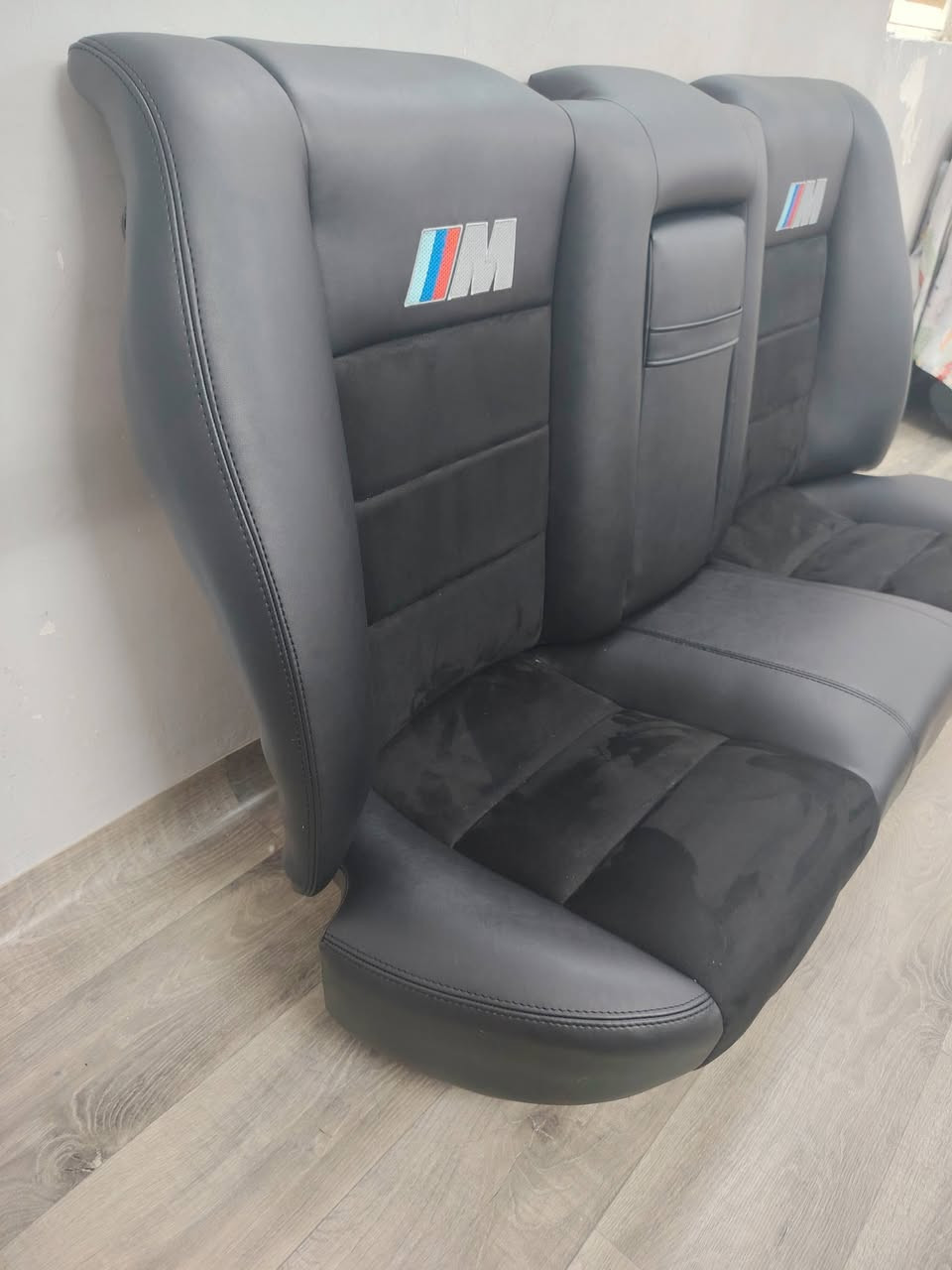 السلام عليكم للبيع كشناتBMW500 بدي قديم ميكانيكي جلد وكنتارا عمل درجة أولى السعر 400 الف مكاني بغداد الحرية ***********
