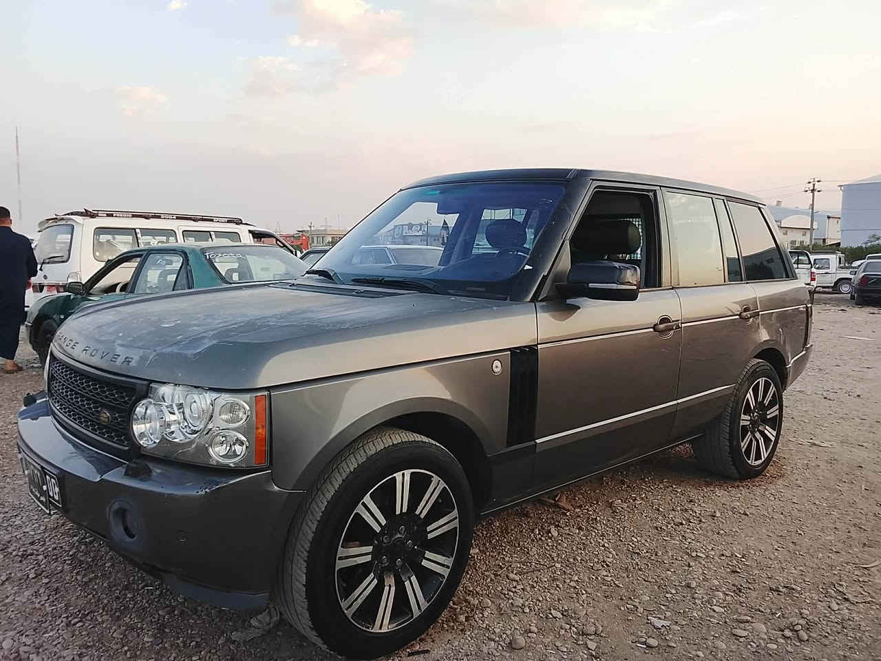 تەنها 55 گەڵا
ڕەنج ڕۆڤەر مۆدێل 2006 هەشت بستۆن بەنزین بێ سۆپەر مەرخوب  تۆماتیک و عادی تەبریت سارد وگەرم چوپەکانی بەشەرت بیلادیە بئ رەقەمە دوبەیە ساخە نمونەیە لە جوانی بۆیاخی نیە لایت زینۆن و لید  هەموو گیانی ئیش ئەکات  نرخی 55 گەڵا و مەجالی تیایە گورینەوەش اکەم بەشتیک بەدلم بیت 
ژ.م********************** كالار, السليمانية
