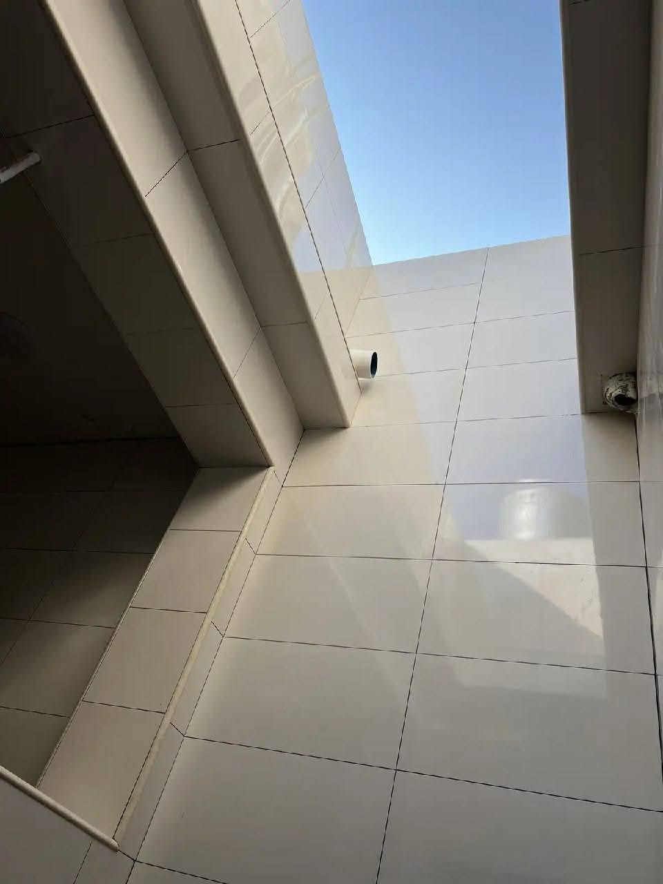 انا خلفه سرميك شغل درجه اولي سعر مناسب ***********
