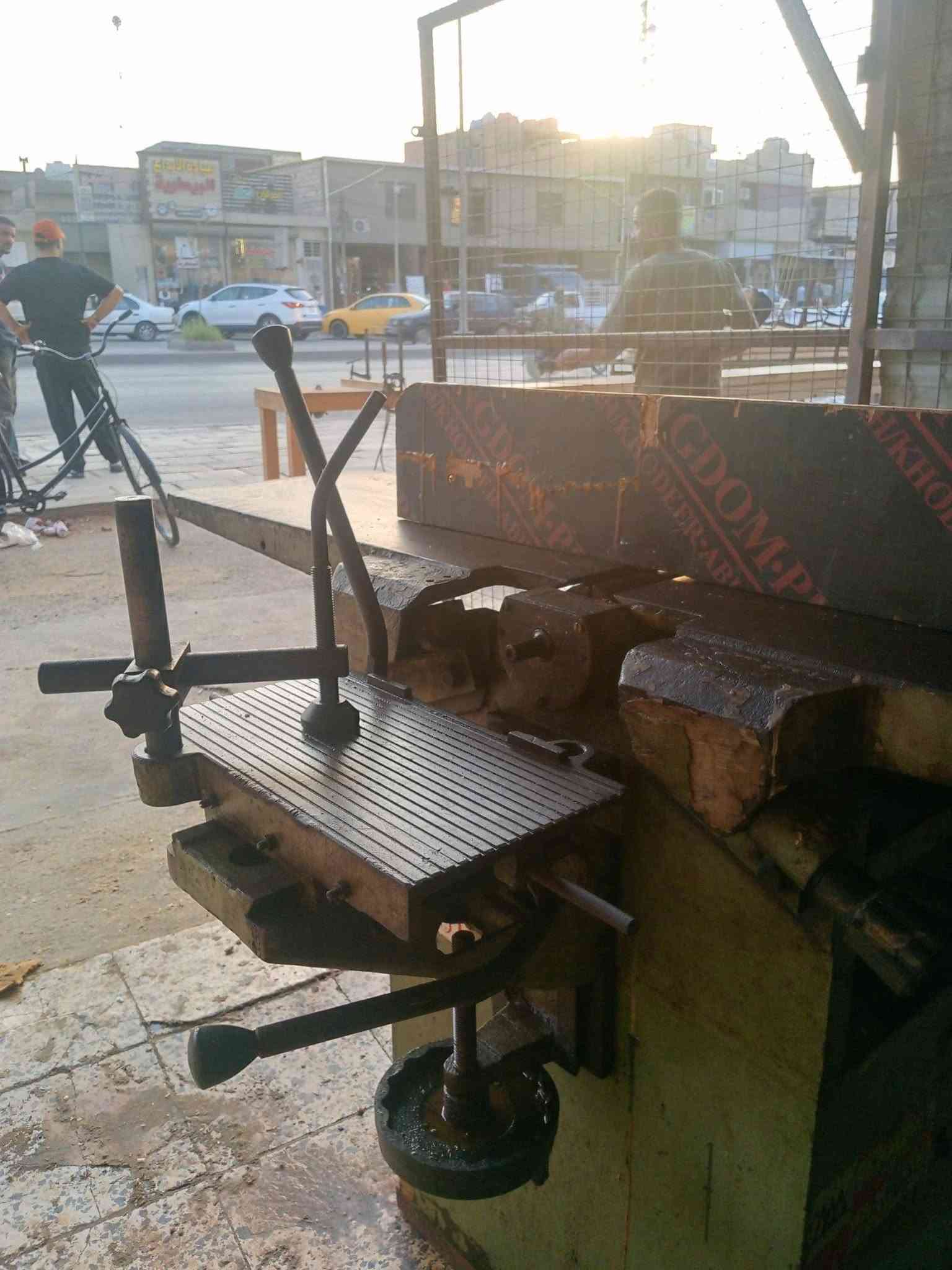 مكينه بلغاري ام الحدبه بلاديه 3 موطارات نقص فقط موطار مال فريزه بيه رنده و دبل+منقار+فريزه+ منشار مكينه تري فيز التزكا موس هيه وتطريح المكينه لا فطر ولا لحيم مكينه بلاديه وكلش نضيفه ما متعوبه تواجد المكينه بغداد تقاطع شرطه الرابعه السعر مليون و 300  وبيه مجال ***********
