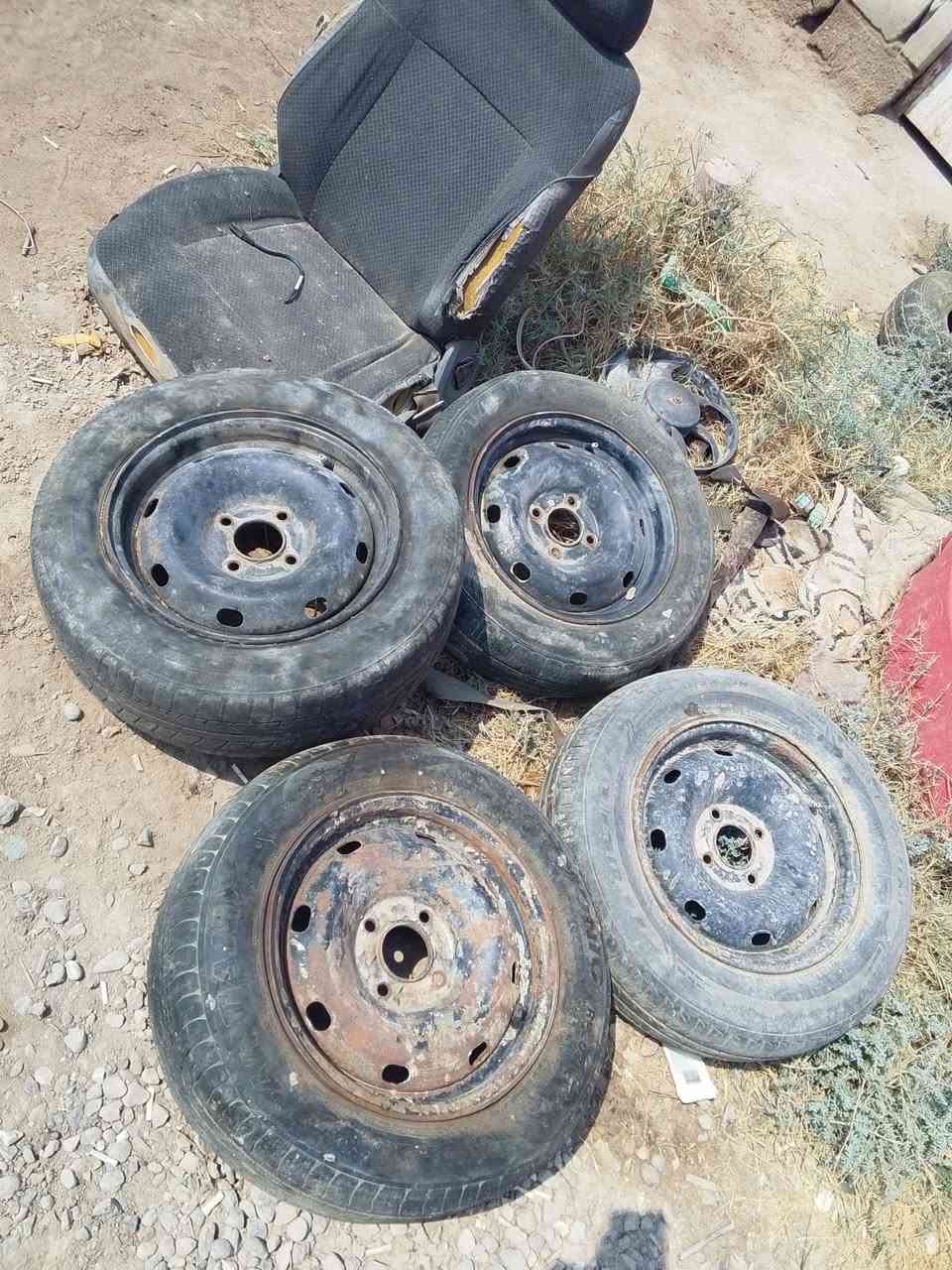 ويلات بيجو حجم 14
 تايرات نص عمر
 تك ب10 اربعه ب40 وبيهن مجال
 عنوان بصره تنومه
 رقم *********** واتساب
