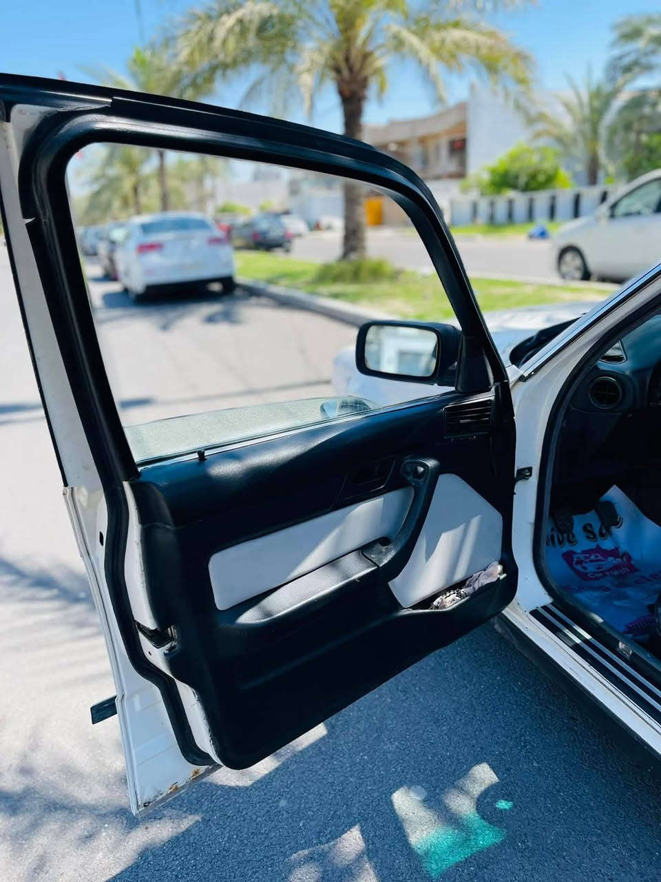 السلام عليكم BMW 535 موديل 91 مكينة وكير بالجيس كير عادي تبريد ثلج اصل كير اوتو موجود اطي وية السيارة بلادية بيها صبغ دواير جاملغات الخلفية راديتر بور سلف داينمو كلة جديد مروحة كهرباء صدرها جديد بسمي سعرها 50 بي مجال ***********
