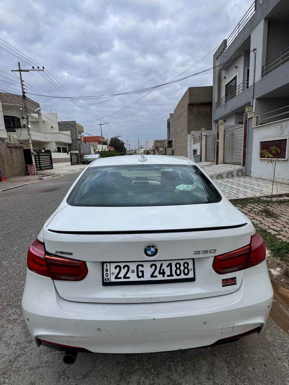 BMW 320 i 2017 
مكينة 2000 توين توربو 
رقم اربيل جديد 
ضررها قطعه وحدة صندوق خلفي مبدل بلادي في امريكا 
ما155الف كيلو 
كير ومكينة بالشرط وسيارة نظيفة متحتاج اي صرفيات 
مواصفات قياسية ستندر 
كشنات جلد ، فتحة سقف ، بصمة ،شاشة كبيرة ، تحكم تلقائي في درجات الحرارة ، مراقبه النقطه العمياء ،
سعر السيارة 170 ورقة  وبيها مجال 
مكان السيارة كركوك 
رقم الموبايل ***********
