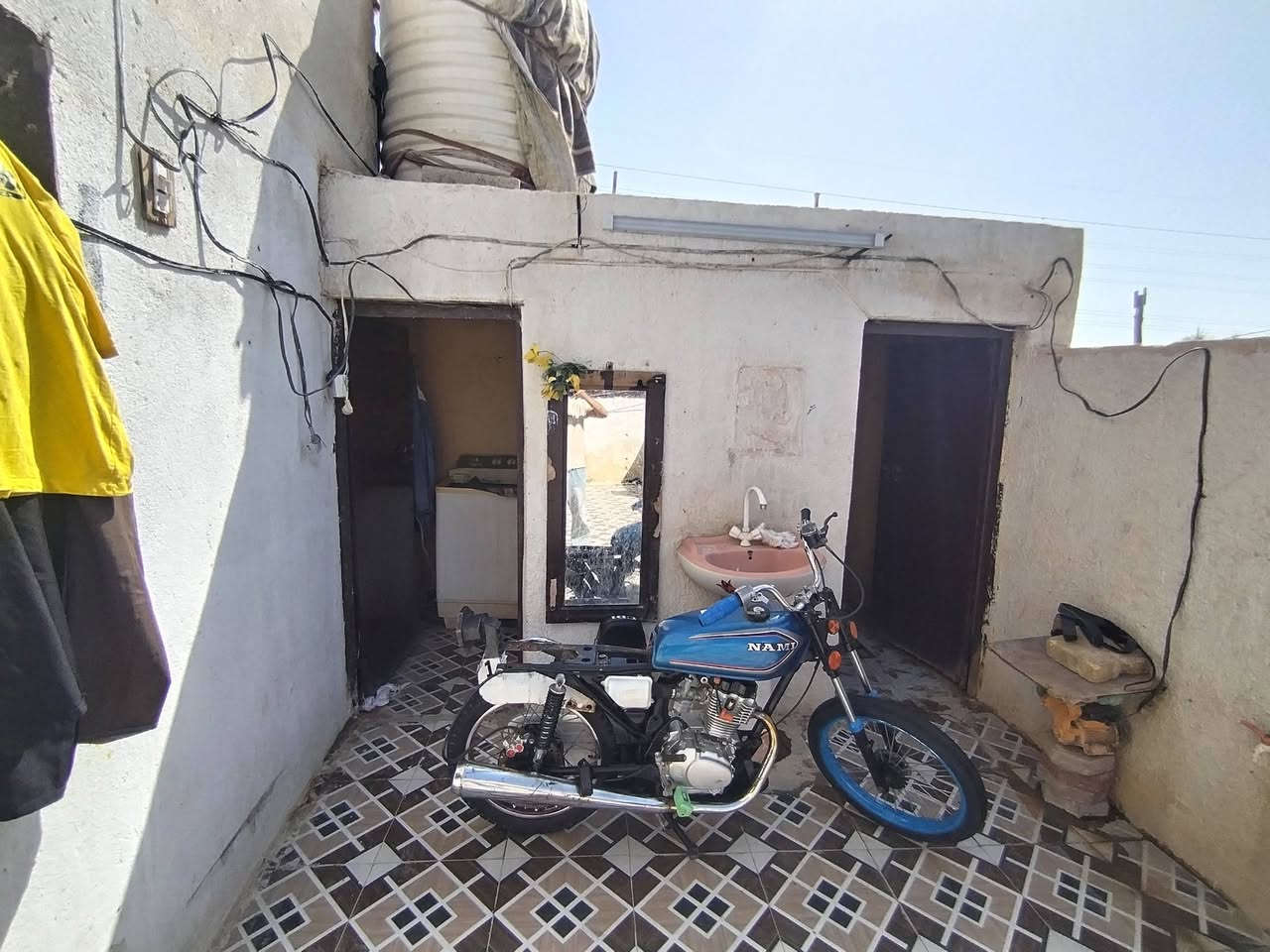يلله سلام عليكم بيت بل حكيم نزلت كاضم عطوف مساحه 200 متر كامل بناء البيت حلو مرتب غرفتين وصاله ومطبخ وستقبال للبيع او مراوس السعر 35 وبيه مجال الستفسار  ***********
