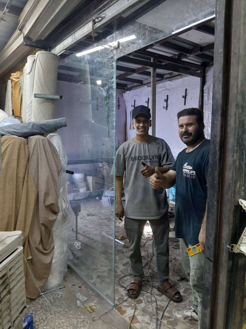 على بركة الله تم عمل في بغداد الامين جام خانه زجاج 10ملم مستعدون كافه الواجهات الزجاجيه اسعارنا تنافسية***********
